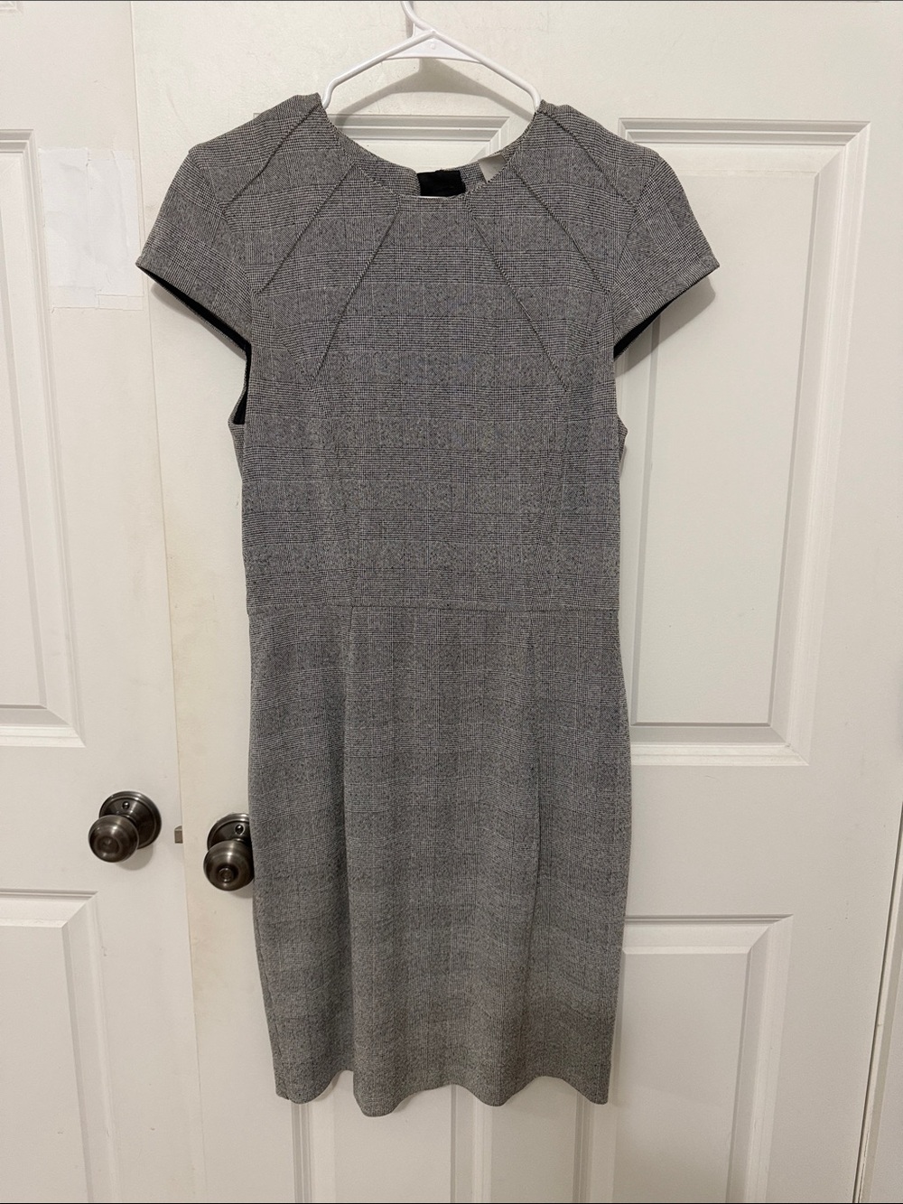 H&M Cap Short-Sleeve Sheath Dress size 8 black and white